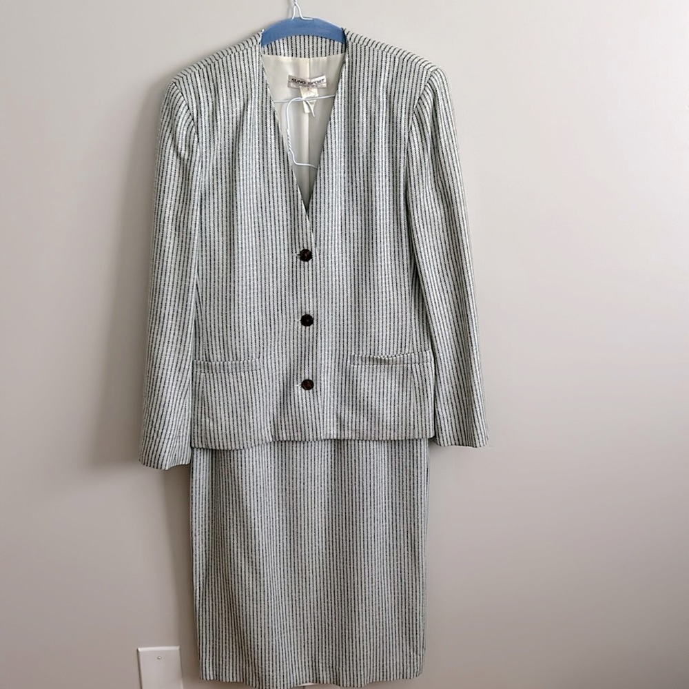 100% woven silk unique vintage designer suit by Alfred Sung, size 8,made in 🇨🇦